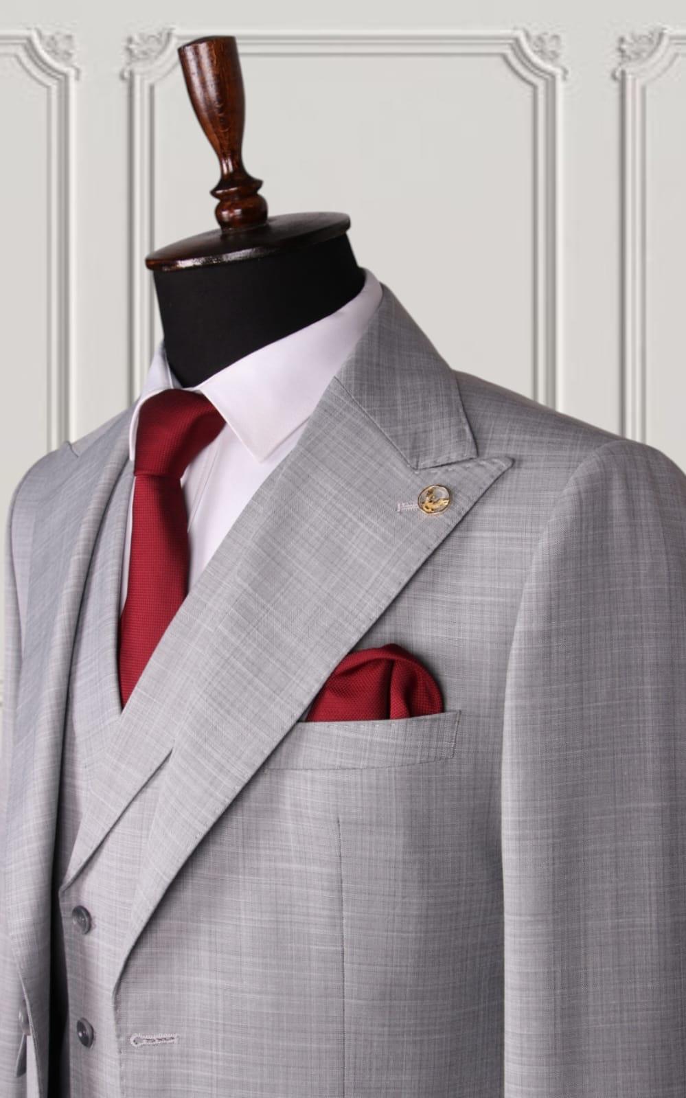 Gray Color Men's Suit , Three Piece Peak Lapel, Flap Pocket,